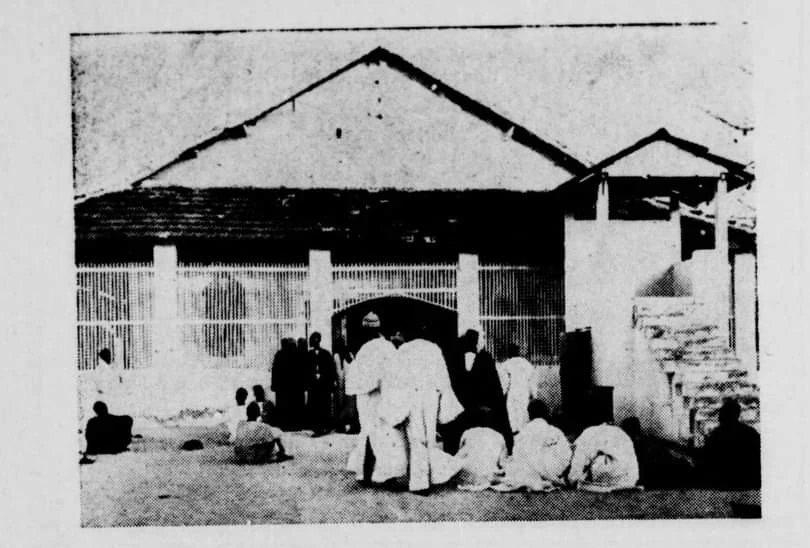 Première mosquée de Tivaouane, 1903 — datation indiquée par le contributeur. Le texte source situe l’achèvement des travaux en 1904.